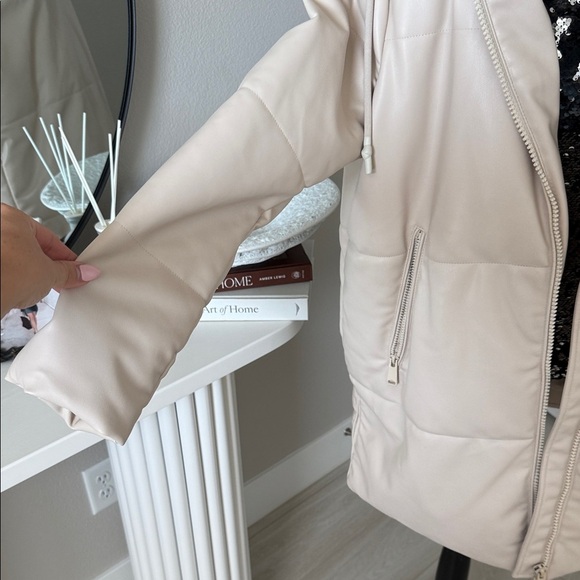 Zara Women's Beige Puffer Jacket - Picture 5 of 8